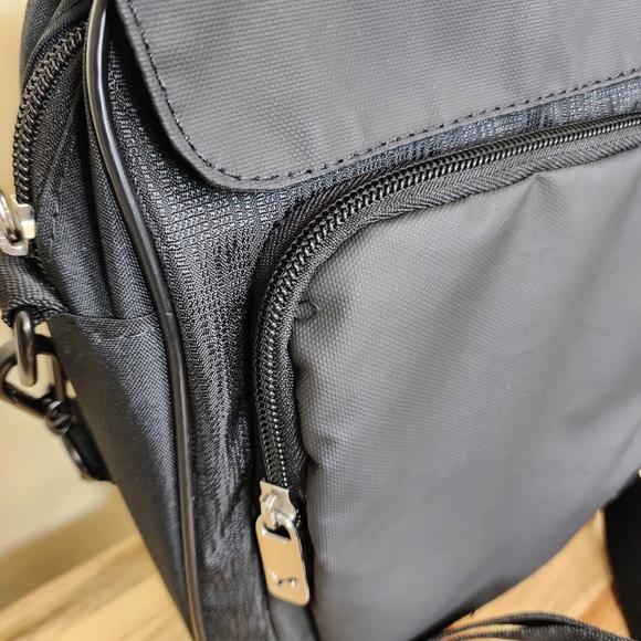 NWT Puma Journey Black Crossbody Bag Unisex Sports bag - Picture 12 of 15